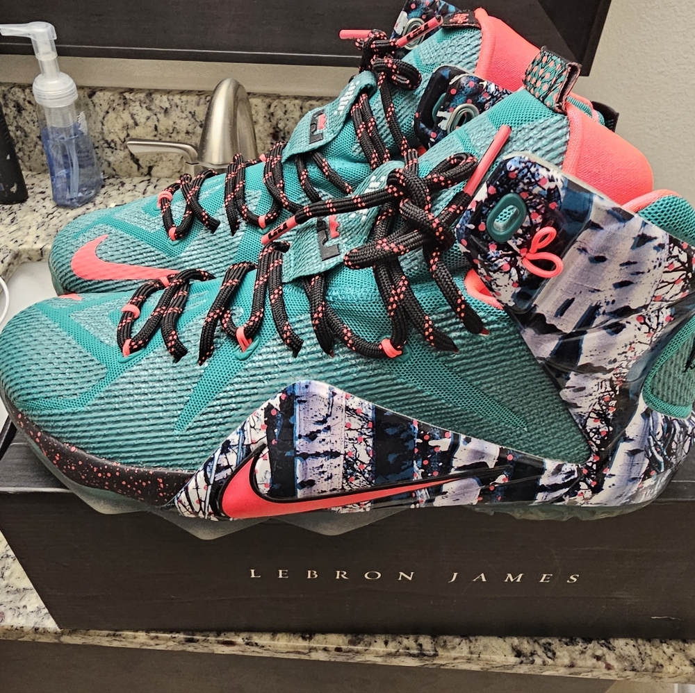 Nike Lebron 12 Xmas Christmas